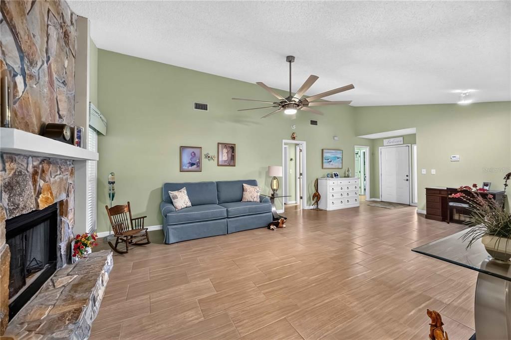 For Sale: $429,999 (2 beds, 2 baths, 1499 Square Feet)