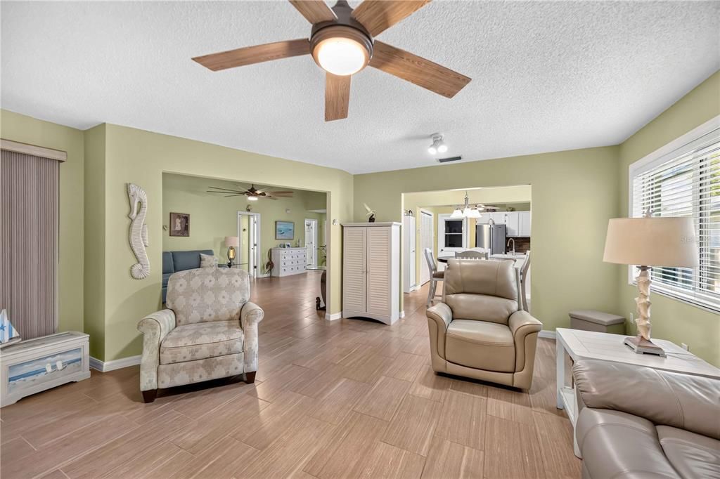 For Sale: $429,999 (2 beds, 2 baths, 1499 Square Feet)