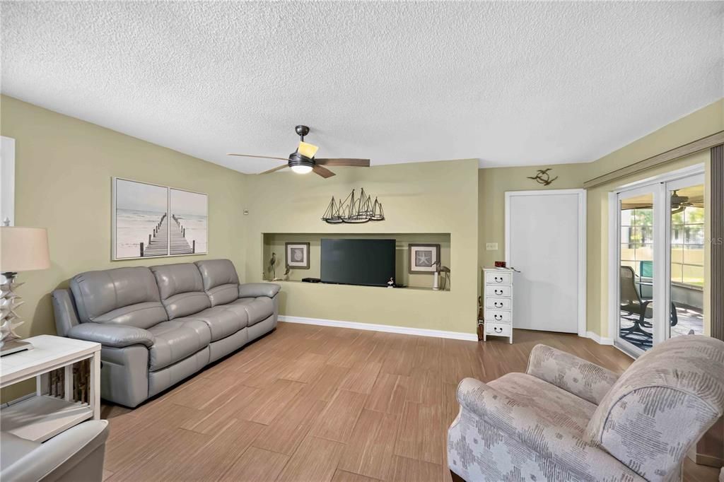 For Sale: $429,999 (2 beds, 2 baths, 1499 Square Feet)