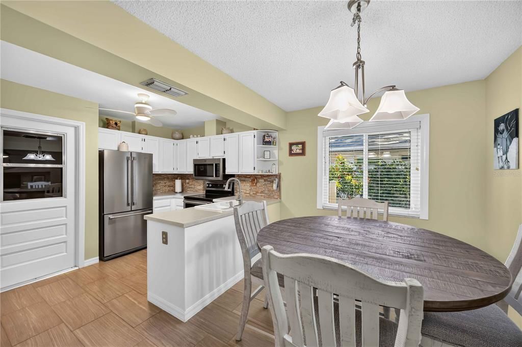 For Sale: $429,999 (2 beds, 2 baths, 1499 Square Feet)