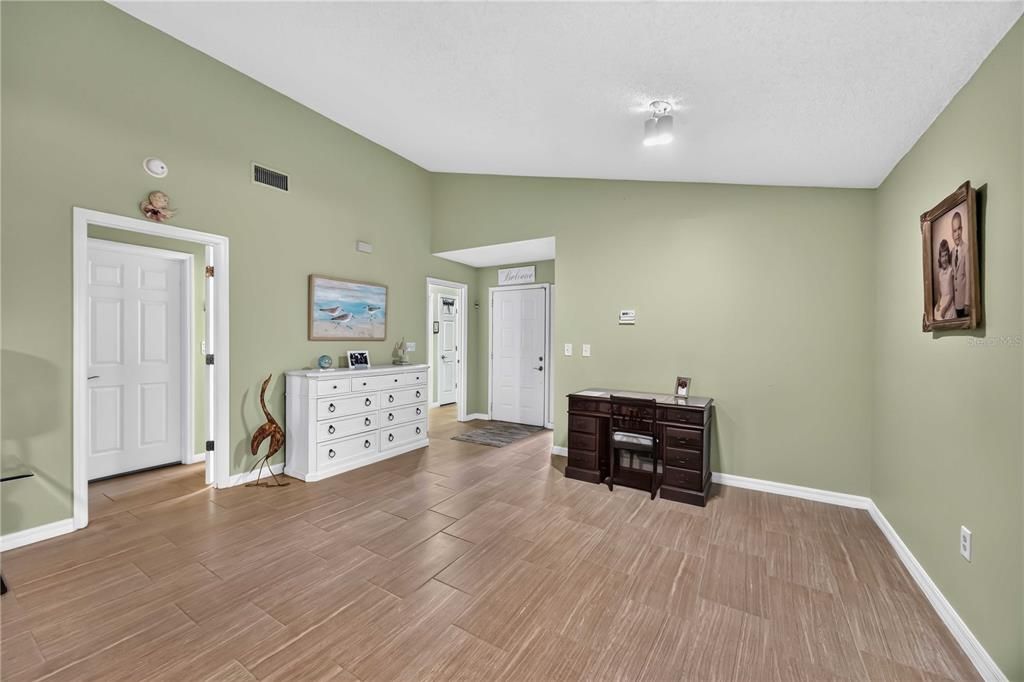 For Sale: $429,999 (2 beds, 2 baths, 1499 Square Feet)