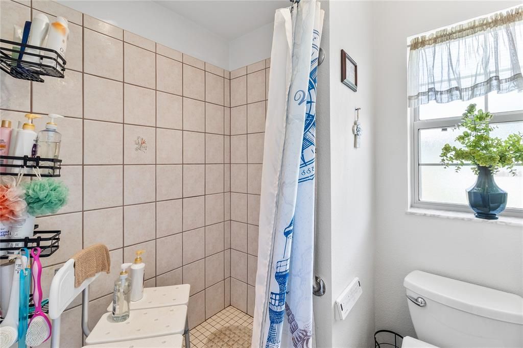 For Sale: $499,900 (4 beds, 2 baths, 2095 Square Feet)