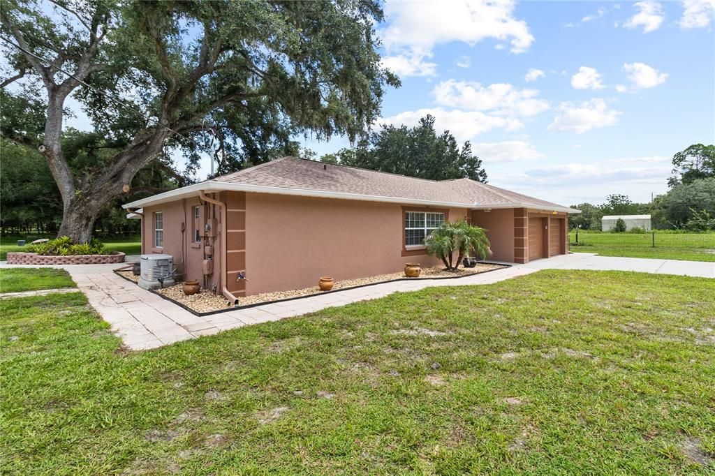 For Sale: $499,900 (4 beds, 2 baths, 2095 Square Feet)