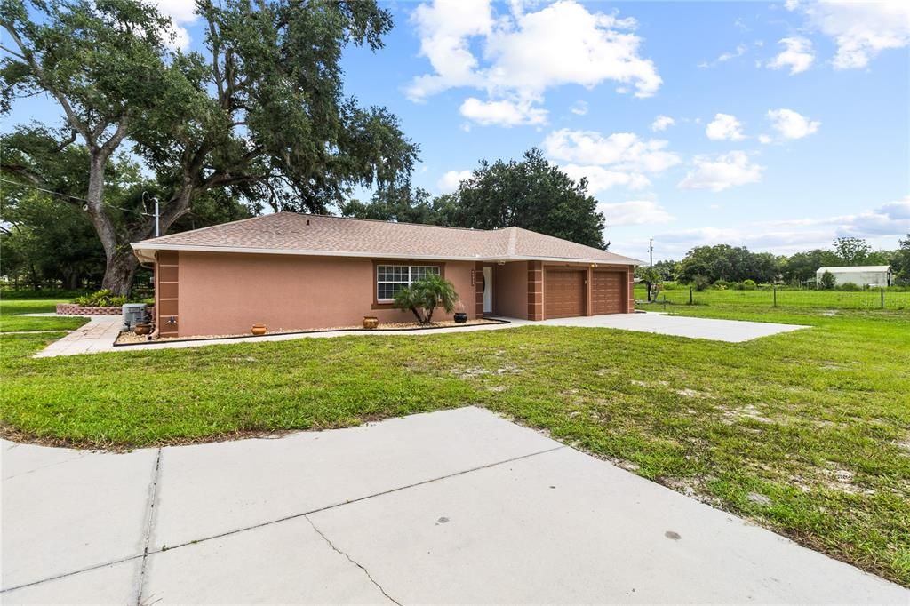 For Sale: $499,900 (4 beds, 2 baths, 2095 Square Feet)