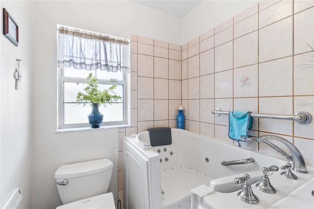 For Sale: $499,900 (4 beds, 2 baths, 2095 Square Feet)