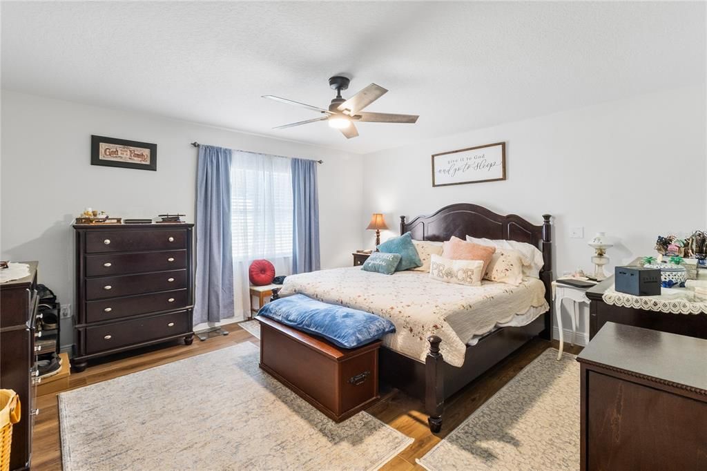 For Sale: $499,900 (4 beds, 2 baths, 2095 Square Feet)