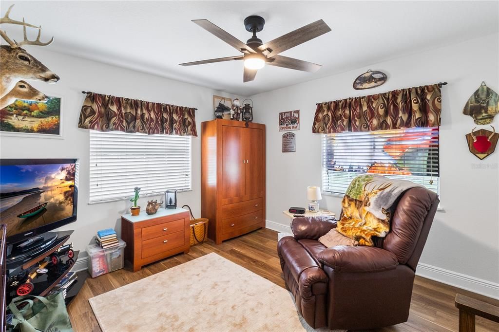 For Sale: $499,900 (4 beds, 2 baths, 2095 Square Feet)