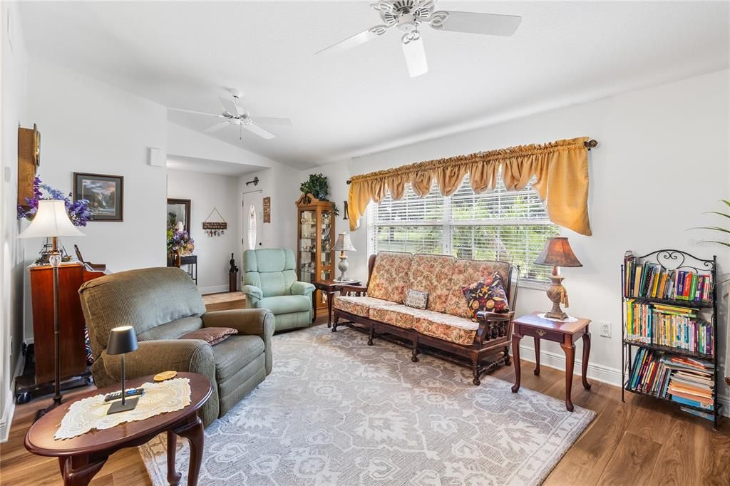 For Sale: $499,900 (4 beds, 2 baths, 2095 Square Feet)