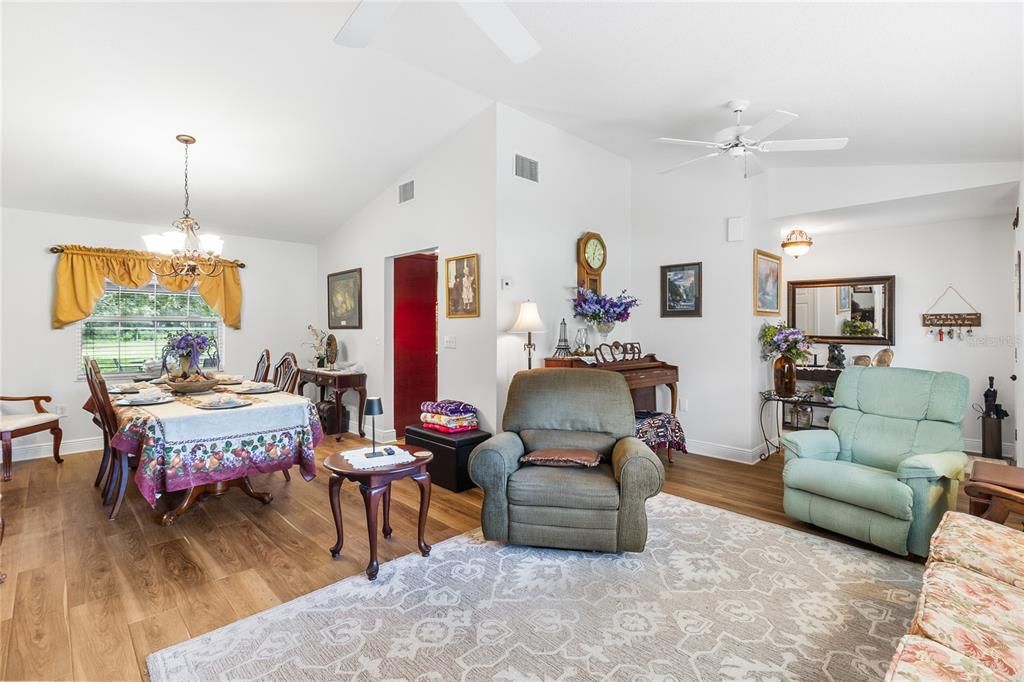 For Sale: $499,900 (4 beds, 2 baths, 2095 Square Feet)