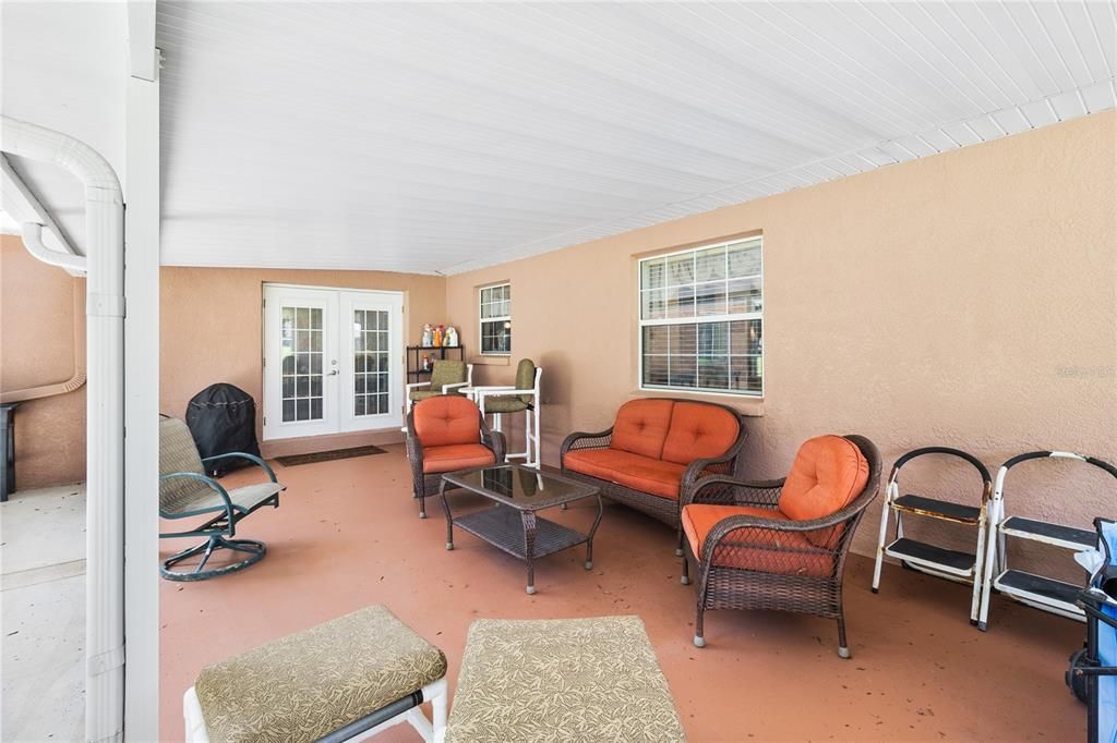For Sale: $499,900 (4 beds, 2 baths, 2095 Square Feet)