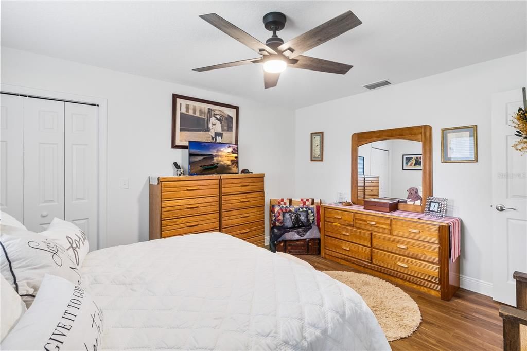 For Sale: $499,900 (4 beds, 2 baths, 2095 Square Feet)