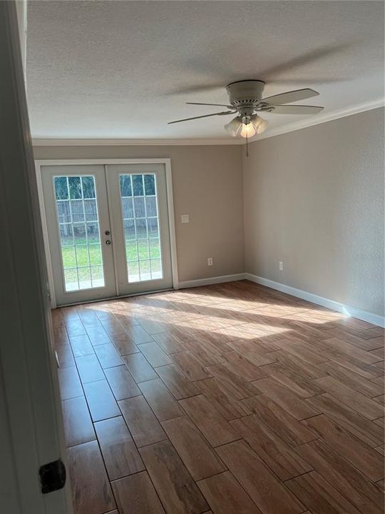 For Rent: $2,400 (3 beds, 1 baths, 1041 Square Feet)