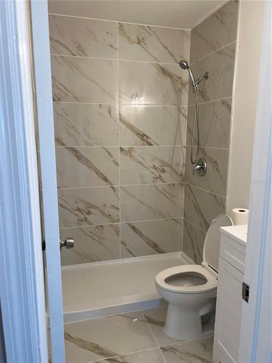 For Rent: $2,400 (3 beds, 1 baths, 1041 Square Feet)