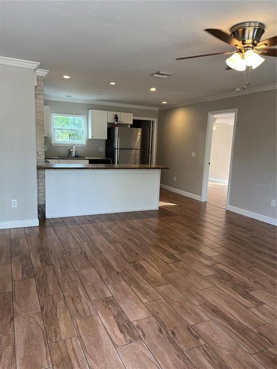 For Rent: $2,400 (3 beds, 1 baths, 1041 Square Feet)