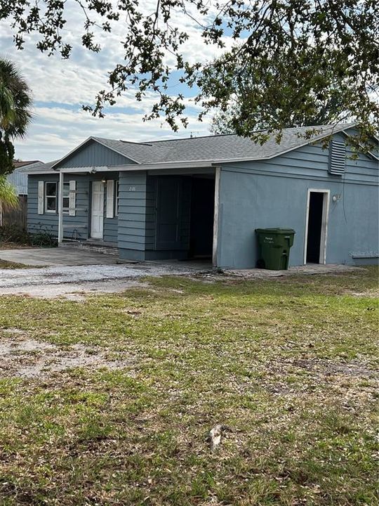 For Rent: $2,400 (3 beds, 1 baths, 1041 Square Feet)