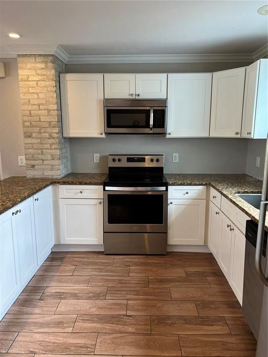 For Rent: $2,400 (3 beds, 1 baths, 1041 Square Feet)