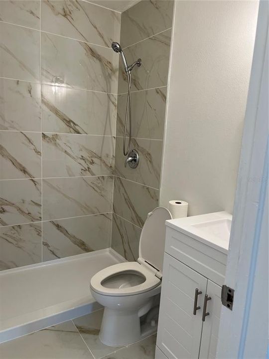 For Rent: $2,400 (3 beds, 1 baths, 1041 Square Feet)