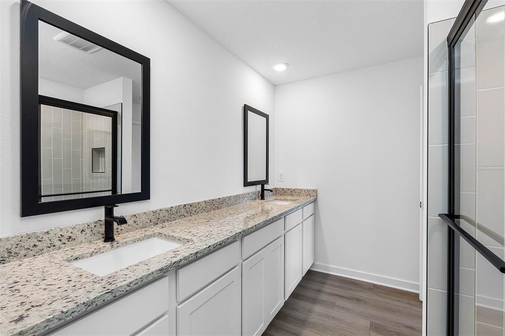 For Sale: $337,900 (4 beds, 3 baths, 1981 Square Feet)