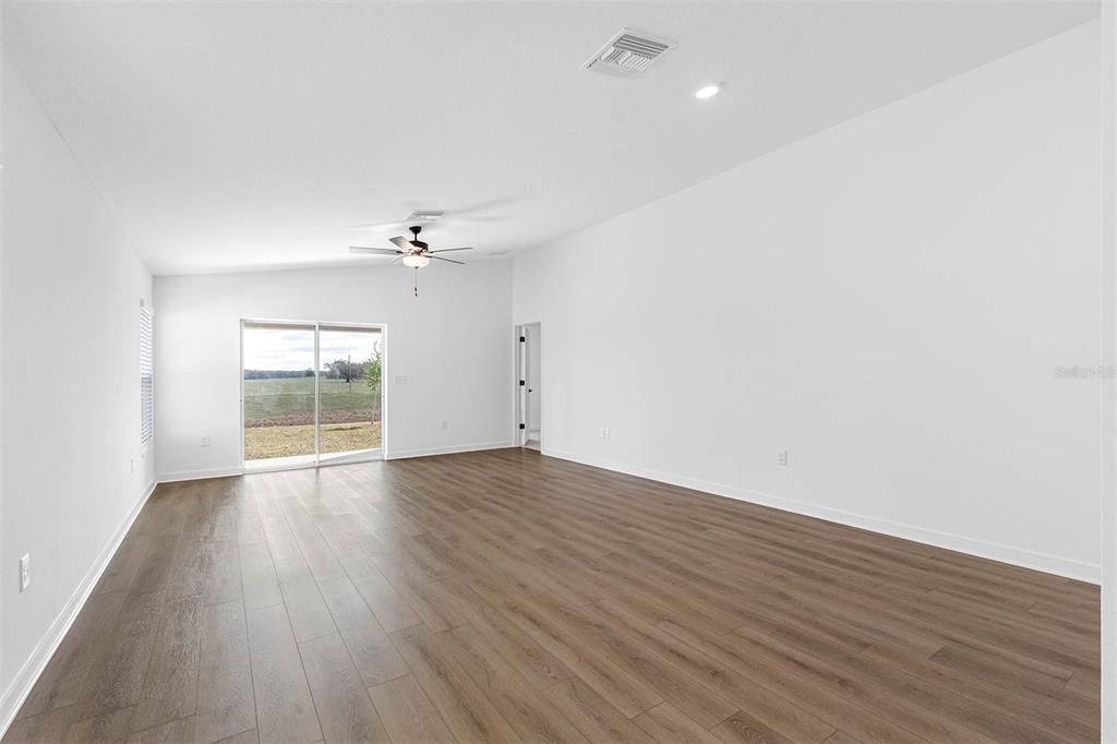 For Sale: $337,900 (4 beds, 3 baths, 1981 Square Feet)
