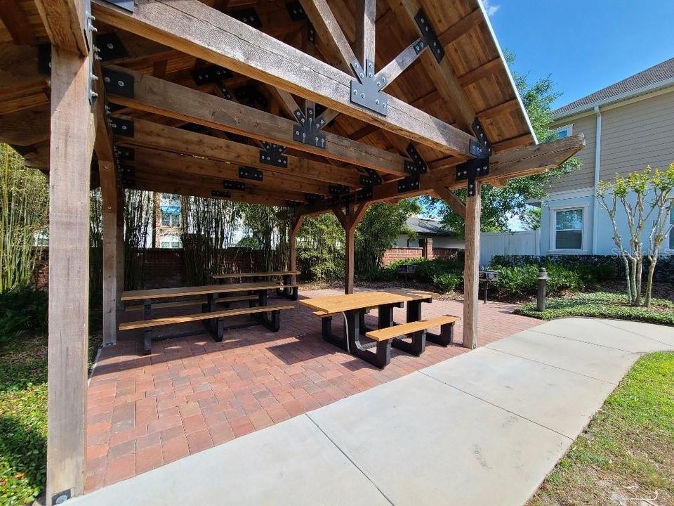 For Rent: $2,100 (3 beds, 2 baths, 1569 Square Feet)
