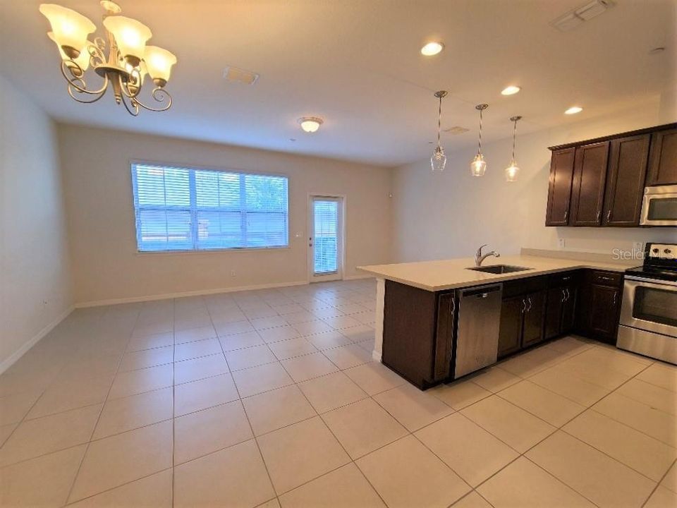 For Rent: $2,100 (3 beds, 2 baths, 1569 Square Feet)