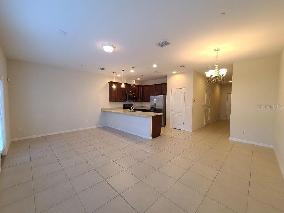 For Rent: $2,100 (3 beds, 2 baths, 1569 Square Feet)