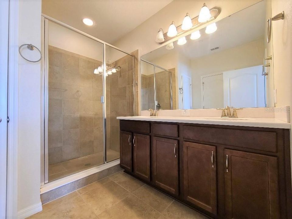 For Rent: $2,100 (3 beds, 2 baths, 1569 Square Feet)