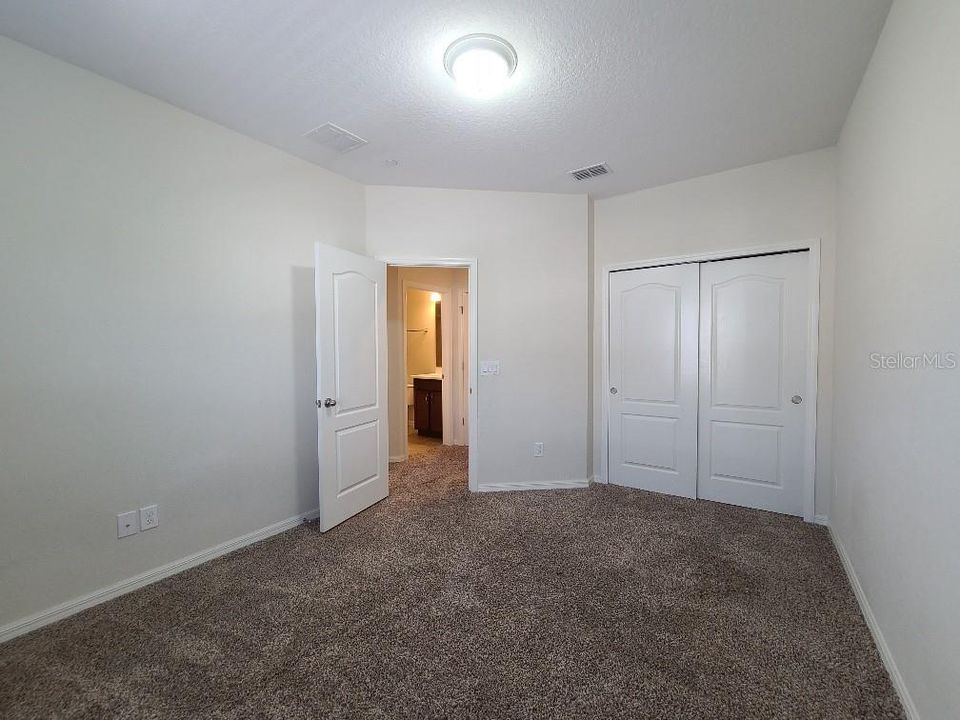 For Rent: $2,100 (3 beds, 2 baths, 1569 Square Feet)