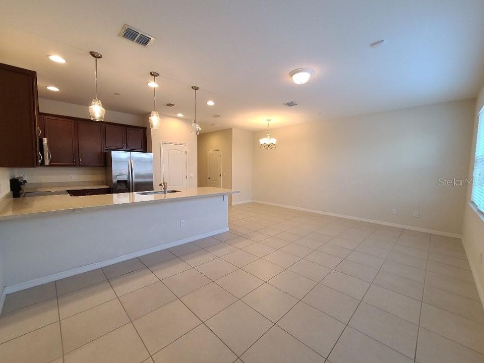 For Rent: $2,100 (3 beds, 2 baths, 1569 Square Feet)