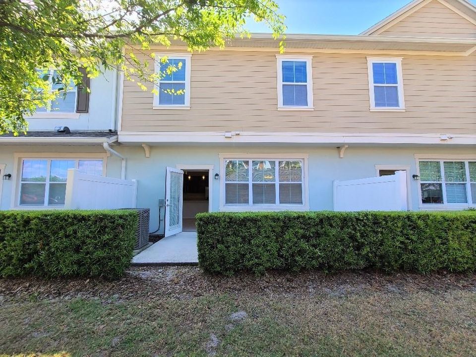 For Rent: $2,100 (3 beds, 2 baths, 1569 Square Feet)