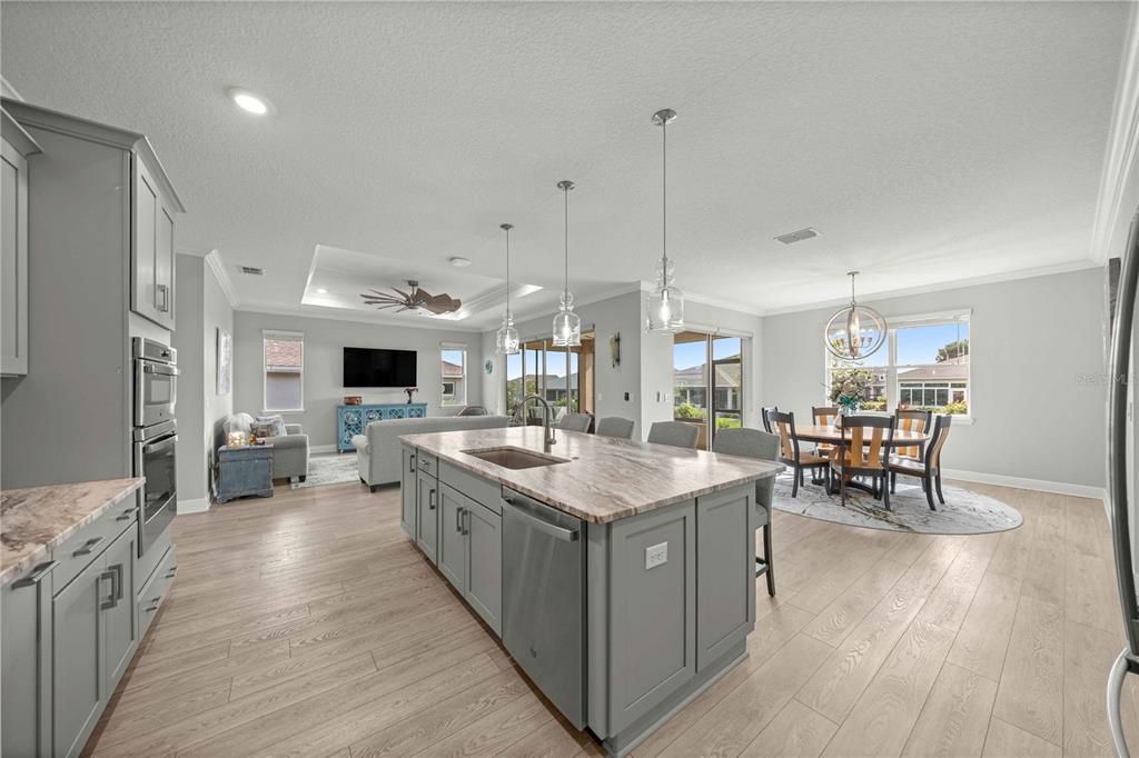 待售: $459,999 (2 贝兹, 2 浴室, 2097 平方英尺)