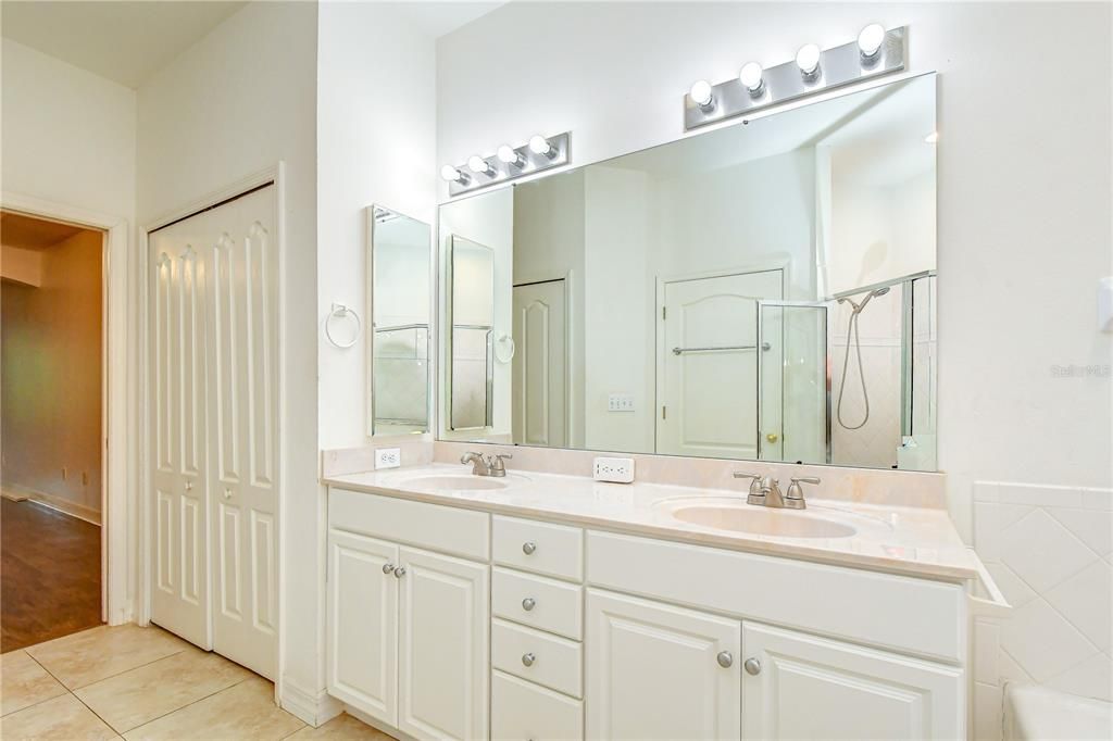 For Sale: $360,000 (3 beds, 2 baths, 1828 Square Feet)