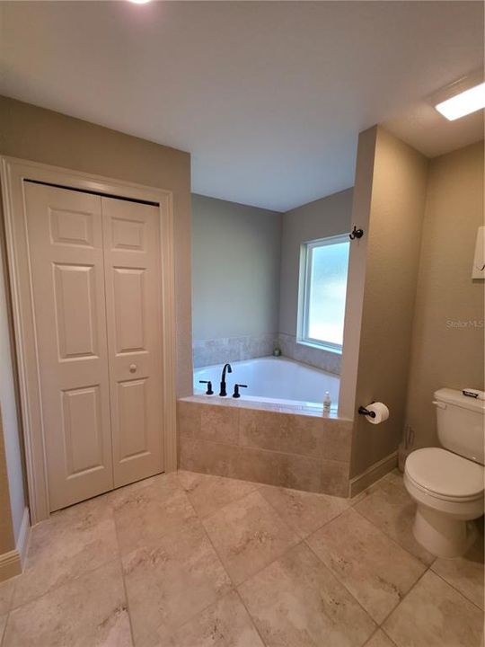 For Sale: $285,000 (3 beds, 2 baths, 1934 Square Feet)