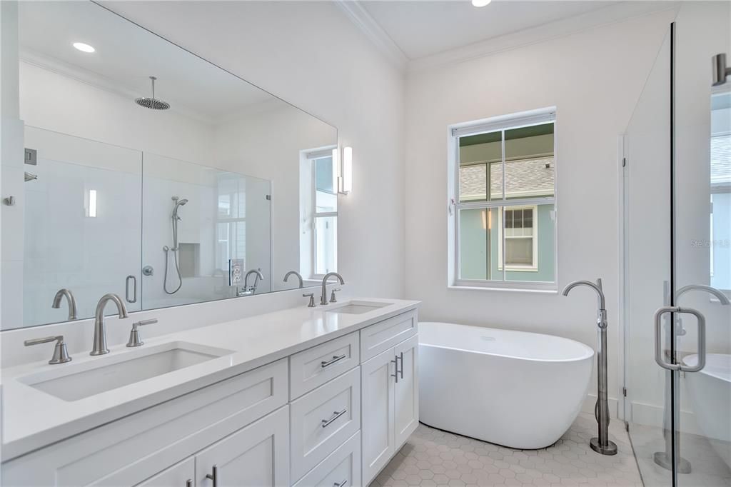 For Rent: $5,000 (3 beds, 2 baths, 1800 Square Feet)