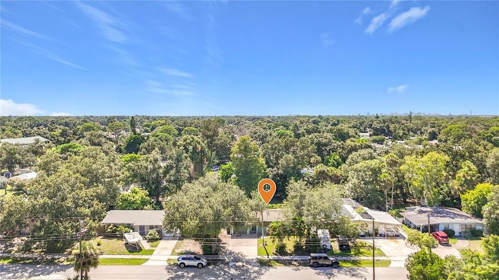 For Sale: $329,000 (2 beds, 1 baths, 888 Square Feet)