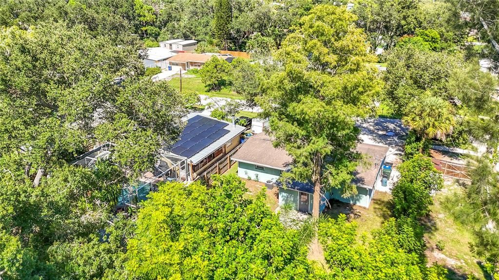 For Sale: $329,000 (2 beds, 1 baths, 888 Square Feet)