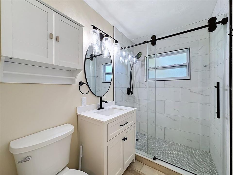 For Sale: $329,000 (2 beds, 1 baths, 888 Square Feet)