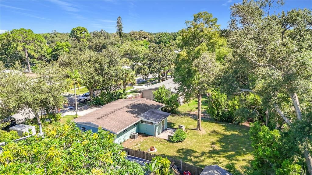 For Sale: $329,000 (2 beds, 1 baths, 888 Square Feet)