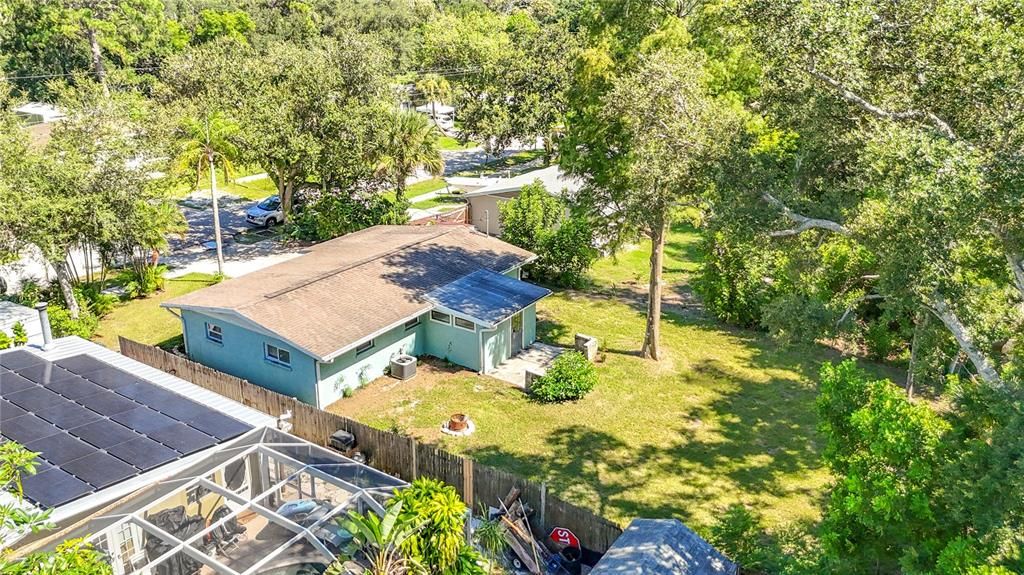 For Sale: $329,000 (2 beds, 1 baths, 888 Square Feet)