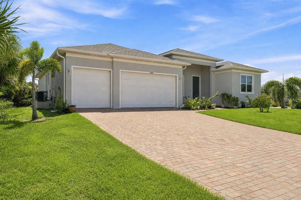 For Sale: $399,900 (4 beds, 3 baths, 2416 Square Feet)