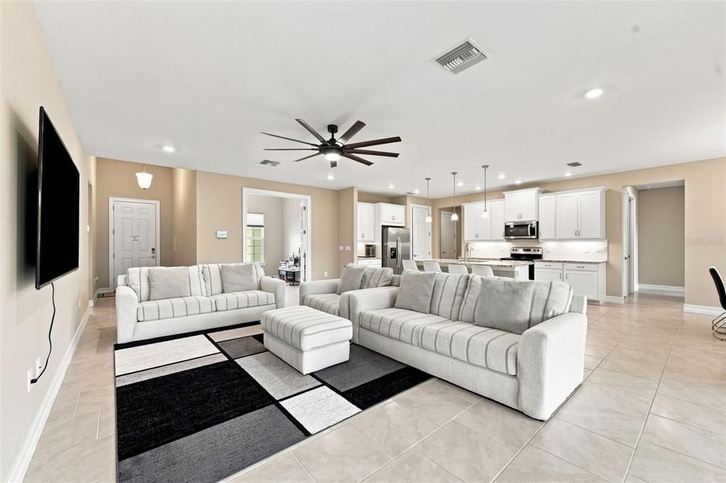 For Sale: $399,900 (4 beds, 3 baths, 2416 Square Feet)