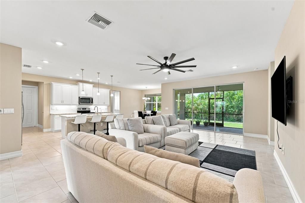 For Sale: $399,900 (4 beds, 3 baths, 2416 Square Feet)