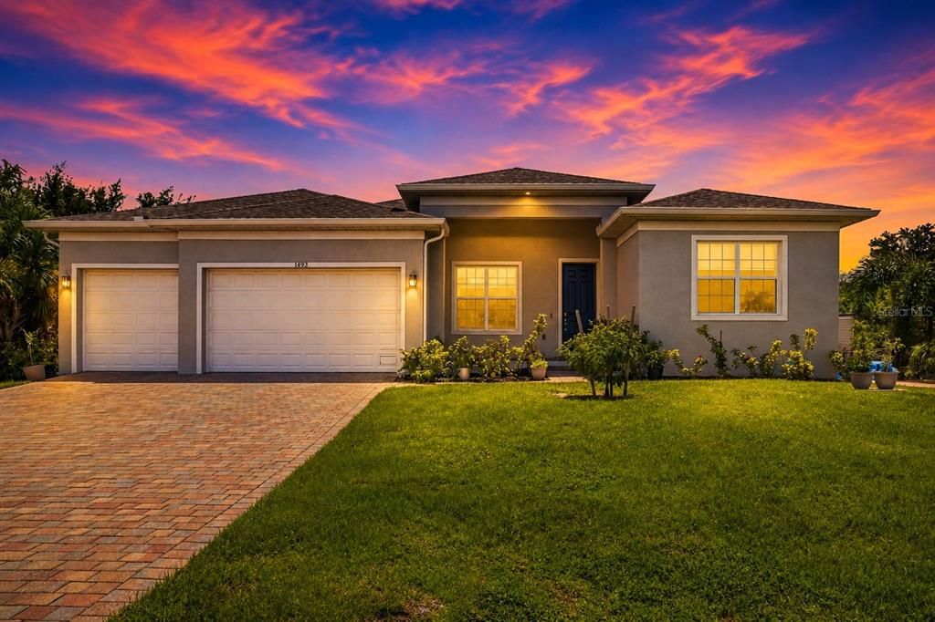 For Sale: $399,900 (4 beds, 3 baths, 2416 Square Feet)