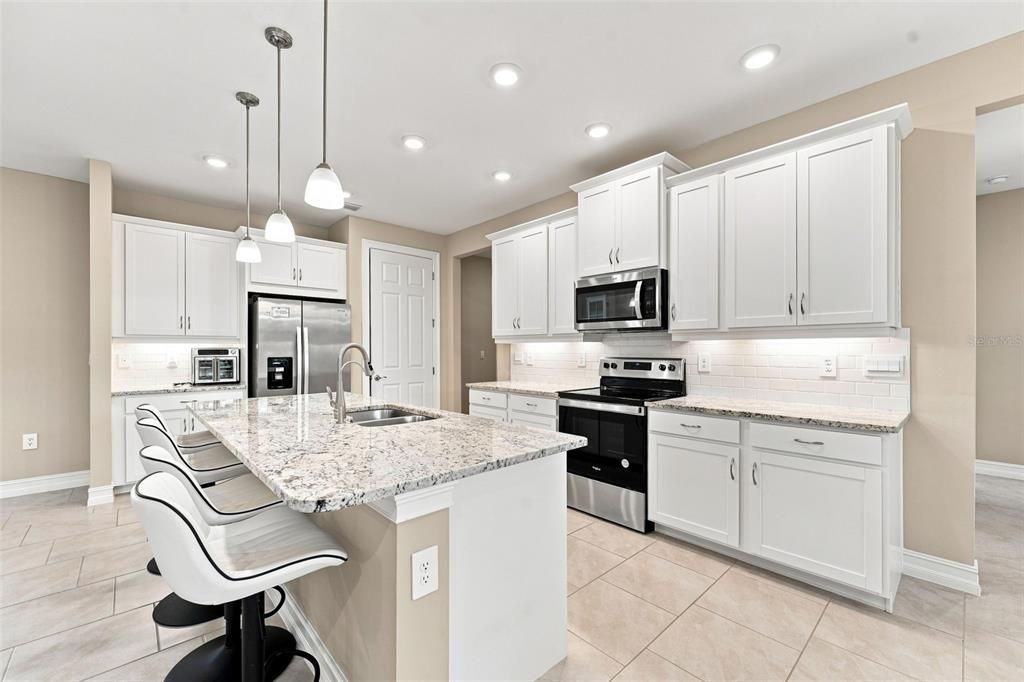 For Sale: $399,900 (4 beds, 3 baths, 2416 Square Feet)