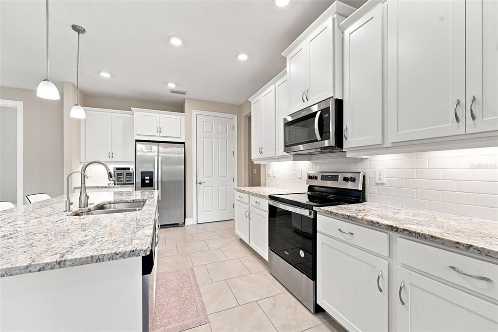 For Sale: $399,900 (4 beds, 3 baths, 2416 Square Feet)