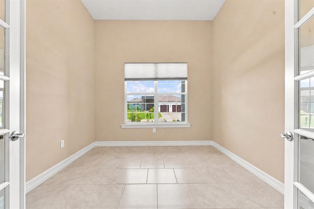 For Sale: $399,900 (4 beds, 3 baths, 2416 Square Feet)