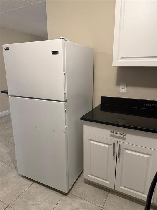 For Sale: $135,900 (2 beds, 1 baths, 832 Square Feet)