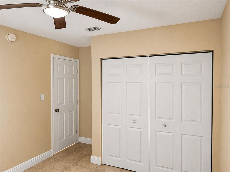 For Sale: $135,900 (2 beds, 1 baths, 832 Square Feet)
