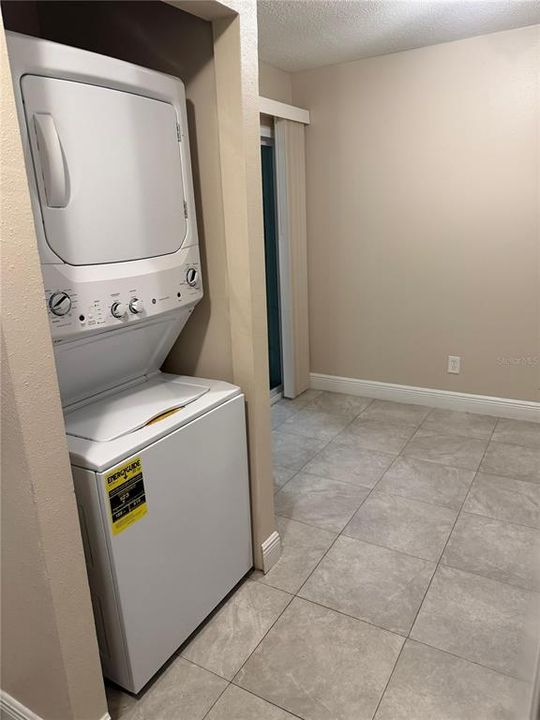 For Sale: $135,900 (2 beds, 1 baths, 832 Square Feet)