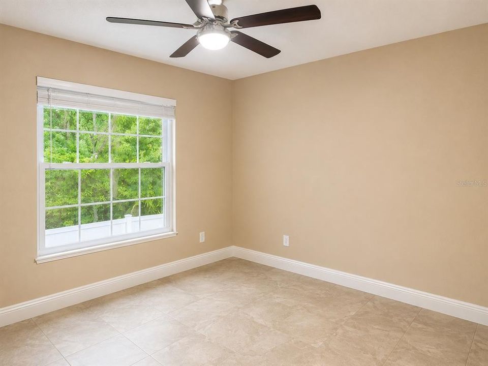 For Sale: $135,900 (2 beds, 1 baths, 832 Square Feet)